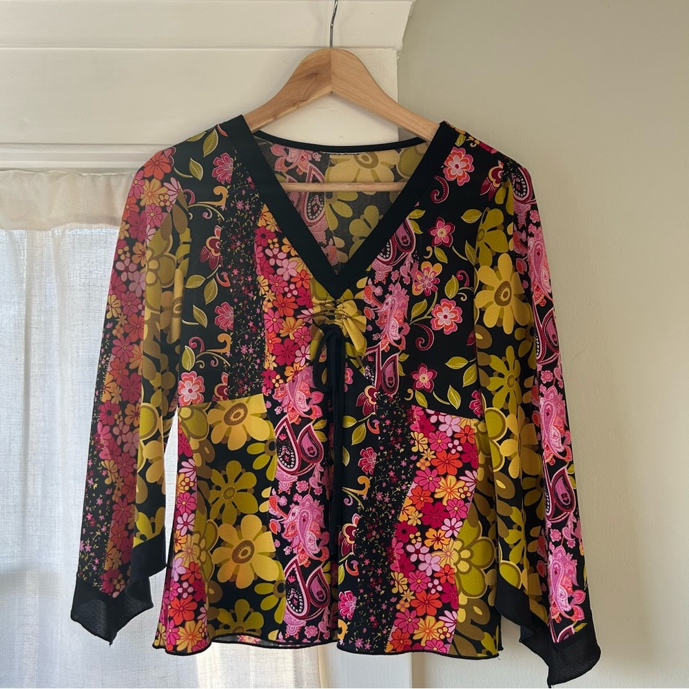 90s does 70s floral long sleeve